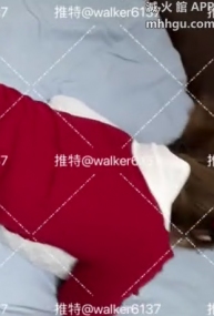 人气约炮大神，【狮子座】，圣诞小麋鹿，第一视角，特写嫩鲍，露脸学生妹，蜜桃臀后入暴插中(v)