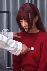 热度爆表，妙可少女【岚可樱】VIP剧情，美少女婚前检查被无良医生肆意玩穴威胁淫交