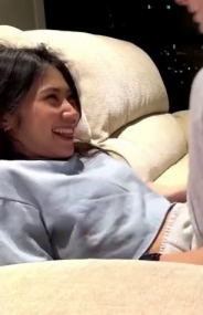 纯欲白虎华裔女友和白皮男友性爱视频流出，被舔很害羞很舒服，最后和白皮男友在窗边做爱，很色