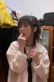 【重磅核弹】超漂亮气质大学生，【ShyVia】付费福利 露脸强推，宿舍里给金主爸爸自慰，粉嫩鲍鱼