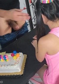 双马尾可爱小母狗【Skinnyboba】小巧身材被大鸡巴顶到子宫里了，毫不吝惜地蹂躏小嫩逼 直接把她干到高潮