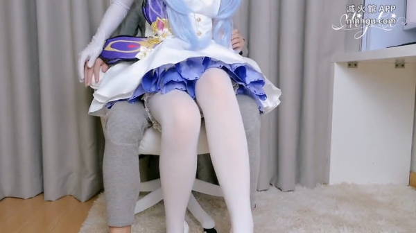 国产二次元福利姬Coser「铃木美咲」大尺度私拍《原神》刻晴の花嫁，乳夹猥亵，白丝足交榨出浓精