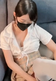 台湾清华大学外文系臀后健身教练「Ellie」OF剧情私拍“你想要被脚趾夹吗？”白色丝袜短裙学妹淫欲足交