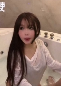 知名 DJ Sakura 来找十三叔取精 汽车旅馆3P大混战