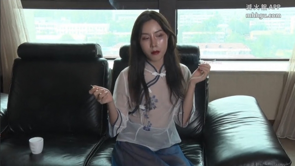 推特68万良家杀手「我的枪好长」付费资源，把全身重量压在骚逼身上打桩，她还要全自动服务枪哥，骚顶天了