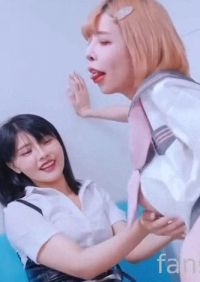 淫语性瘾百变COSER女神【ChiChibae】剧情，同闺蜜乘坐地铁，遇到电车痴汉，被无情进入