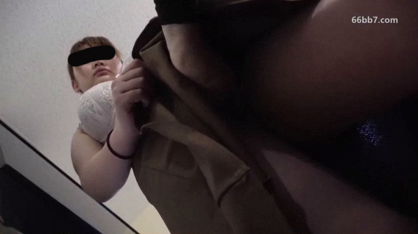 懵懂无知，梦想中的女沦为变态大叔的猎物 FC2PPV-4664359