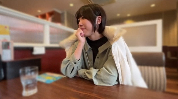 游乐园里纤细身躯抽搐不停！别忘了用激烈震动棒，最后在阴道深处种下精子！FC2PPV-4665220