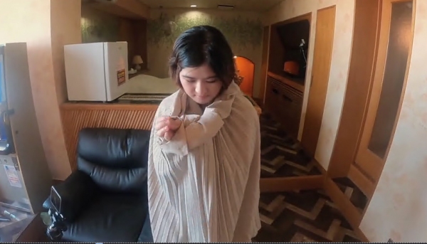 我想试试做爱”悠(遥) 21岁，连吻都没体验过的关西本地纯情妹子，初次私处贯通式 FC2PPV-4665641