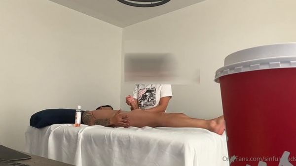 预约上门女按摩师自愿献身韩国大屌痞子「sinfuldeeds」OF私拍，七约性感肥臀越南技师终于变成炮友，过夜操了好几炮