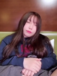 《初次出轨》乳感十足的白皙黑长直20多岁人妻，释放过剩性欲于他人之棒。沉溺于*宫恋情，浓密性交 FC2PPV-4660529