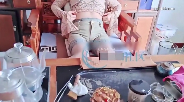 极品瑜伽嫂子79-带骚嫂子办公室暴露，直接内射嫂子1