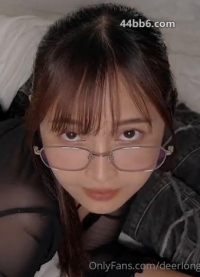 OF私拍，眼镜娘被男友舔逼舔的一脸销魂，催促男友快点操，刚桩没多久就高潮