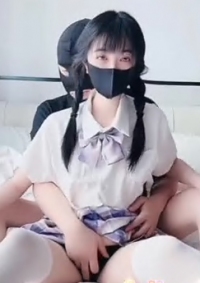 清纯白虎美穴邻家小妹『懒懒猪』一双细长白丝美腿 插入湿润的白虎穴，麻花双马尾辫清纯模样像极了清纯女同桌