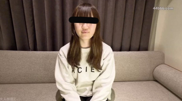 只有1次性经验的可爱素人。第一次用玩具就秒速潮吹。直接阴道内射 FC2PPV-4675240