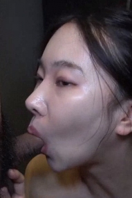 (2)曾参加游泳全国体育大会。紧实腹肌♡G罩杯胸部♡美腿♡危险日的明里酱，被称为“千条蚯蚓”的名器小穴内射。还进行了口交 FC2PPV-4678003