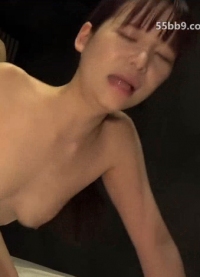 世田谷出身的大小姐在桑拿房里放纵♡人生首次尝试油滑玩法，苗条美少女用无手口交和胸推服务，连续两次内射，极致服务！FC2PPV-4680339