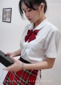 21岁励志留学生【魏乔安】下海作品，新玩具测试玩到一半被邻居巨根抽插中出