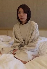 跟想象的不一样…… 口内射精让她呜咽，众人利用美人妻的身体进行性发泄 欲求不满的美人妻在恶心男们的精液地狱中 FC2PPV-4683153