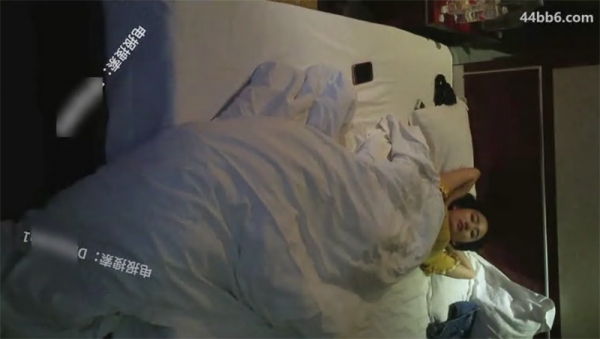 街头混混少年和性感女友酒店花式做爱，清纯反差高颜值，很性感很骚！