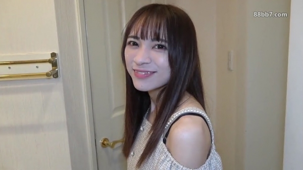 混血系美形美女！外表酷似冷艳美人，但一聊天就爱笑，超有亲和力！吞精和内射 FC2PPV-4685259