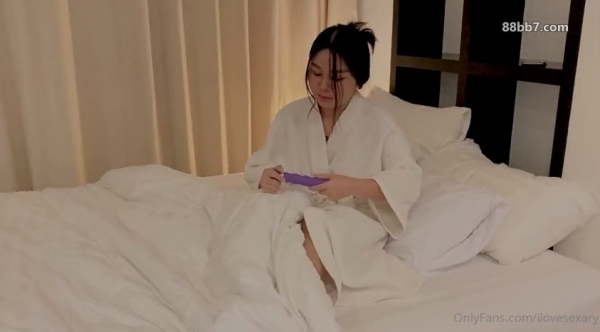 小身板有大本事！联动众多OF女网黄博主！超人气泰国炮王「ilovesexary」私拍【第十五弹】