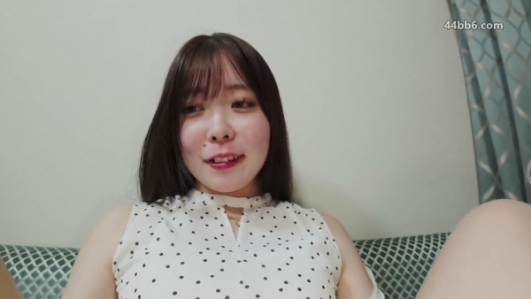 (1)神级完美身材的美丽裸体。18岁少女暴露本性，羞涩地说不想高潮、不想展示，却湿漉漉停不下来，最终在子宫深处被种入精液 FC2PPV-4686046