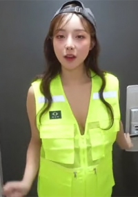 财阀母狗，木瓜大吊奶美女【somipark】付费作品，乳交口活，一对车大灯非常耐玩1