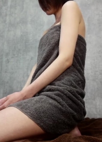 (2)超抖M的顺从系治疗师入店！苗条身材搭配适度丰满的胸部，确定作为秘密服务专用治疗师出道！FC2PPV-4700782