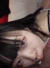 るか酱20岁，傲娇性格、像偶像声优的白皙黑发可爱脸蛋，被生插入猛烈抽插后，直接用浓厚精液脸射，弄得满脸污浊 FC2PPV-4704940