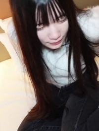 想一起去吃好吃的饭！还想再多待一会儿！即使夸她可爱她也谦虚地说“没有没有没有”的女性，当她说“只脱一点内衣”时，我会尝试一路拍摄到最后！FC2PPV-4712262