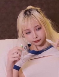 高颜值大奶网黄【遥HARUKA】付费作品，2只牙刷自慰，脸穴同框阿黑颜