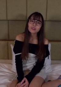 (1)像ハシカン却不明白自己性价值的素人女大学生，无套内射！大叔最喜欢这种女孩了 FC2PPV-4724134