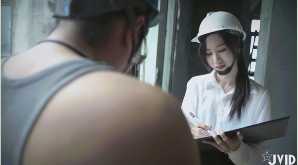 工地水电工之狼狈围奸黑丝包臀裙收验员 薰草 jvid jv-33