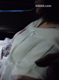 大哥出差，带兄弟去大哥那偷家，把大哥老婆约出来3P，感受偷情的感觉