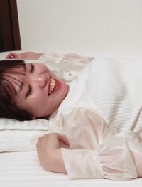 把某知名大学文科女生带到高楼层猛干！高速抽插让她白眼翻飞高潮不断，还乞求肉棒 FC2PPV-4739854