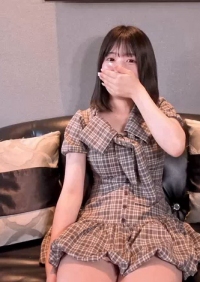 让中年人舔肛门或脚，往可爱肛门里插入试管拍摄内部，或在阴道里塞入蔬菜 FC2PPV-4741734