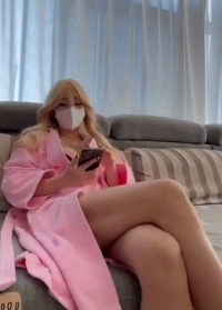 性奴女大~拜金大学生养成记~为买包甘愿成为金主的肉便器