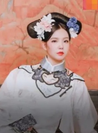 麻豆传媒 MAD-017 貴妃裙下臣后妃侍卫欢愉偷情 文冰冰