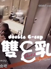 新约一对夫妻交换，双乳较量时刻，直接顶到G点！爽到难以形容。被两个男人疯狂摇晃2