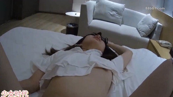 摄影大师【少女时代】20岁微胖学妹的极品粉色骚穴被干到脸色潮红