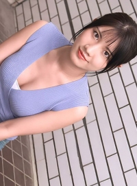 早上出门倒垃圾的隔壁风骚无bra少妇 赤坂桃子 ～爱玩的邻家太太故意穿低胸毛衣出门勾引～010426_001-1PON